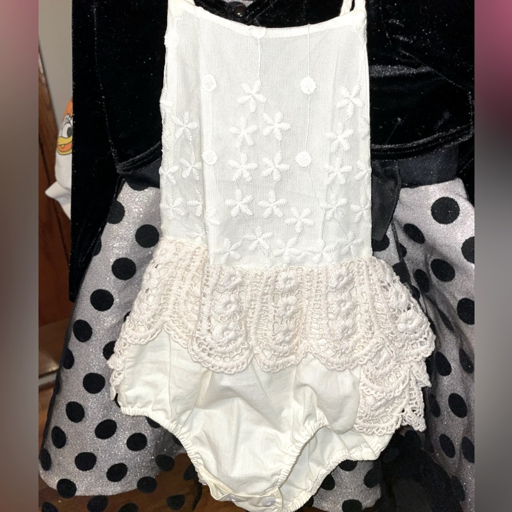 NWOT Boho Cream/Beige Floral Lace Crochet Romper Bodysuit 18-24 months